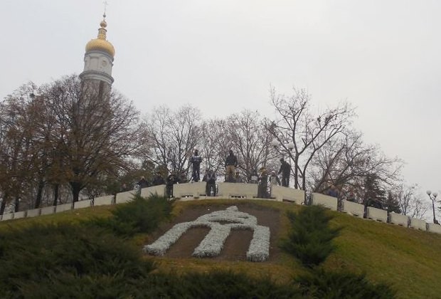 Right Sector hanh hung nhom ung ho Dang Cong san Ukraine o Kharkov-Hinh-3